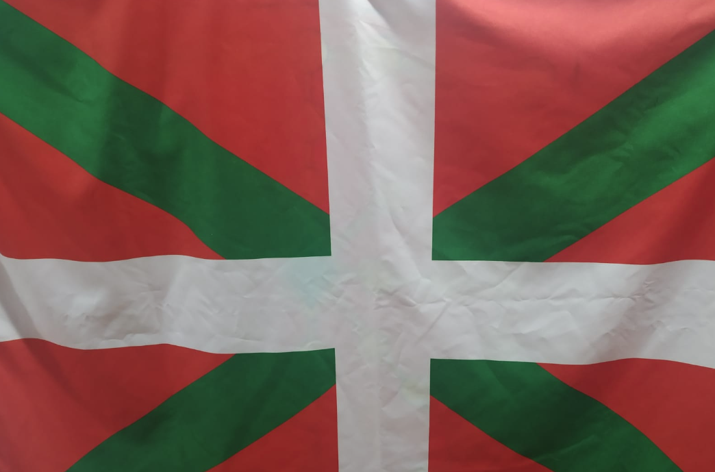 Udalari helarazitako ikurrinak agortu dira