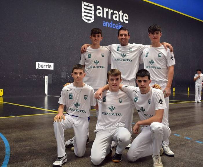 Herriarteko esku pilota partida, larunbatean Zestoan