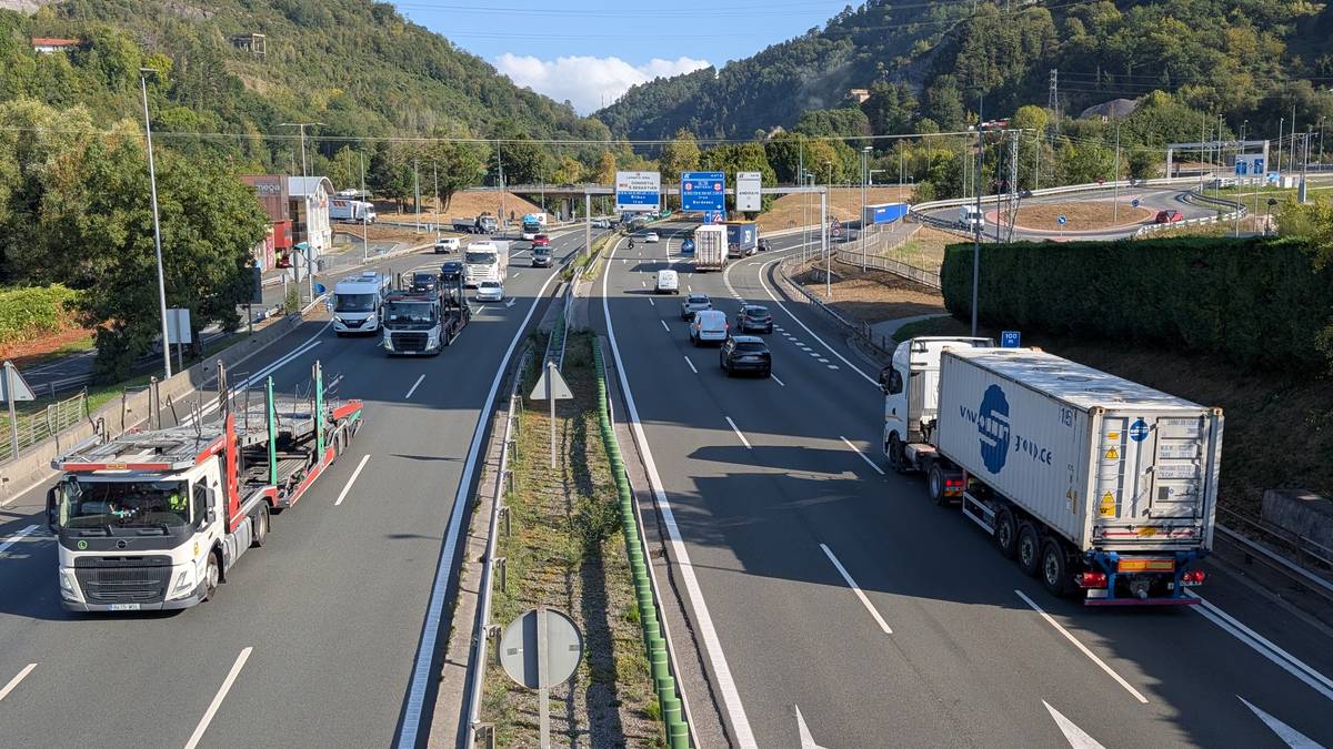 Herritar talde bat Arartekoarekin bilduko da, A15 eta A1 errepideen arteko lortura hizpide hartuta