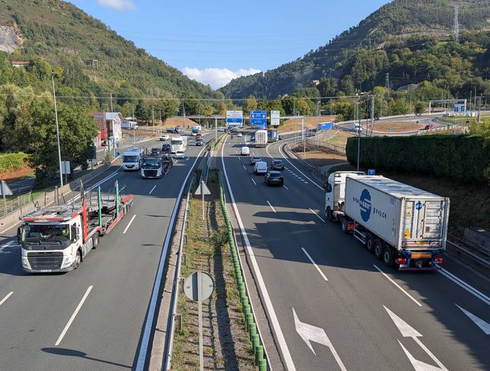 Herritar talde bat Arartekoarekin bilduko da, A15 eta A1 errepideen arteko lortura hizpide hartuta