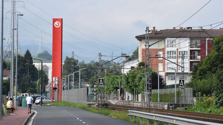 Tren zerbitzuan emandako azken aldaketen galdera egin du EH Bilduk, Espainiako Senatuan