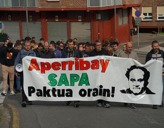 SAPAko langileak manifestazioa egin dute "Aperribay paktua bai" lemapean