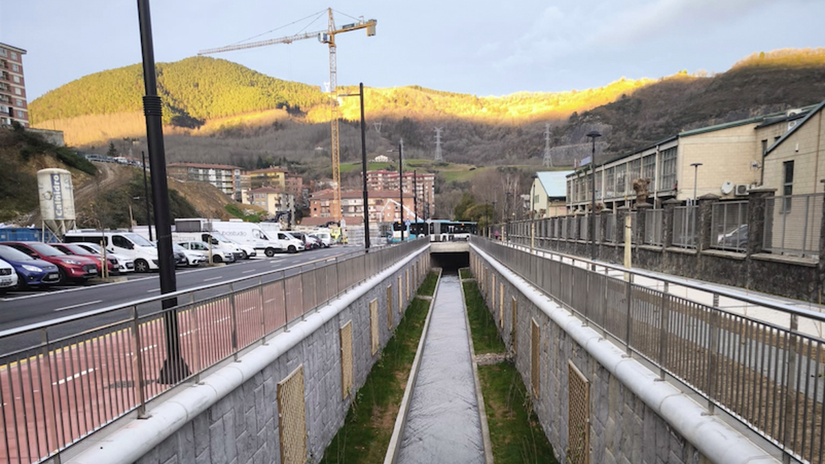 Ur zikin gutxiago, Oria ibaira