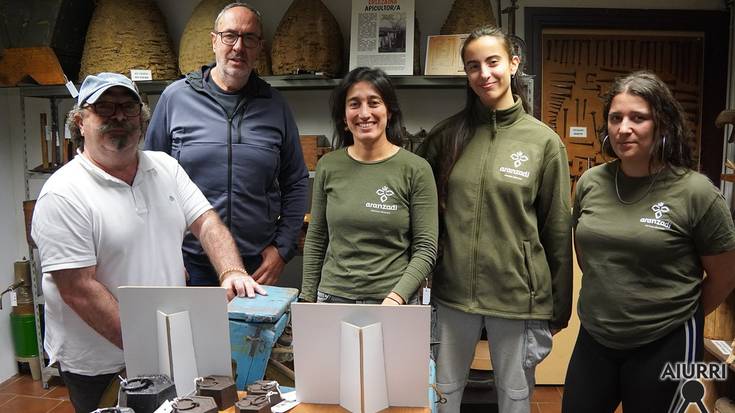 Gordelekuko objetuak katalogatzeko bigarren ekinaldiarekin ari dira Aranzadiko kideak