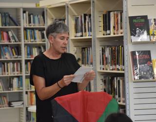 Palestinarren testuen irakurketa jarraitua egin dute Plazida Otaño liburutegian