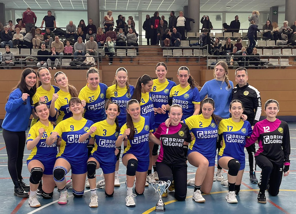 Leizaran BrikoGoros jubenil nesken taldearen garaipena, etxekoen aurrean