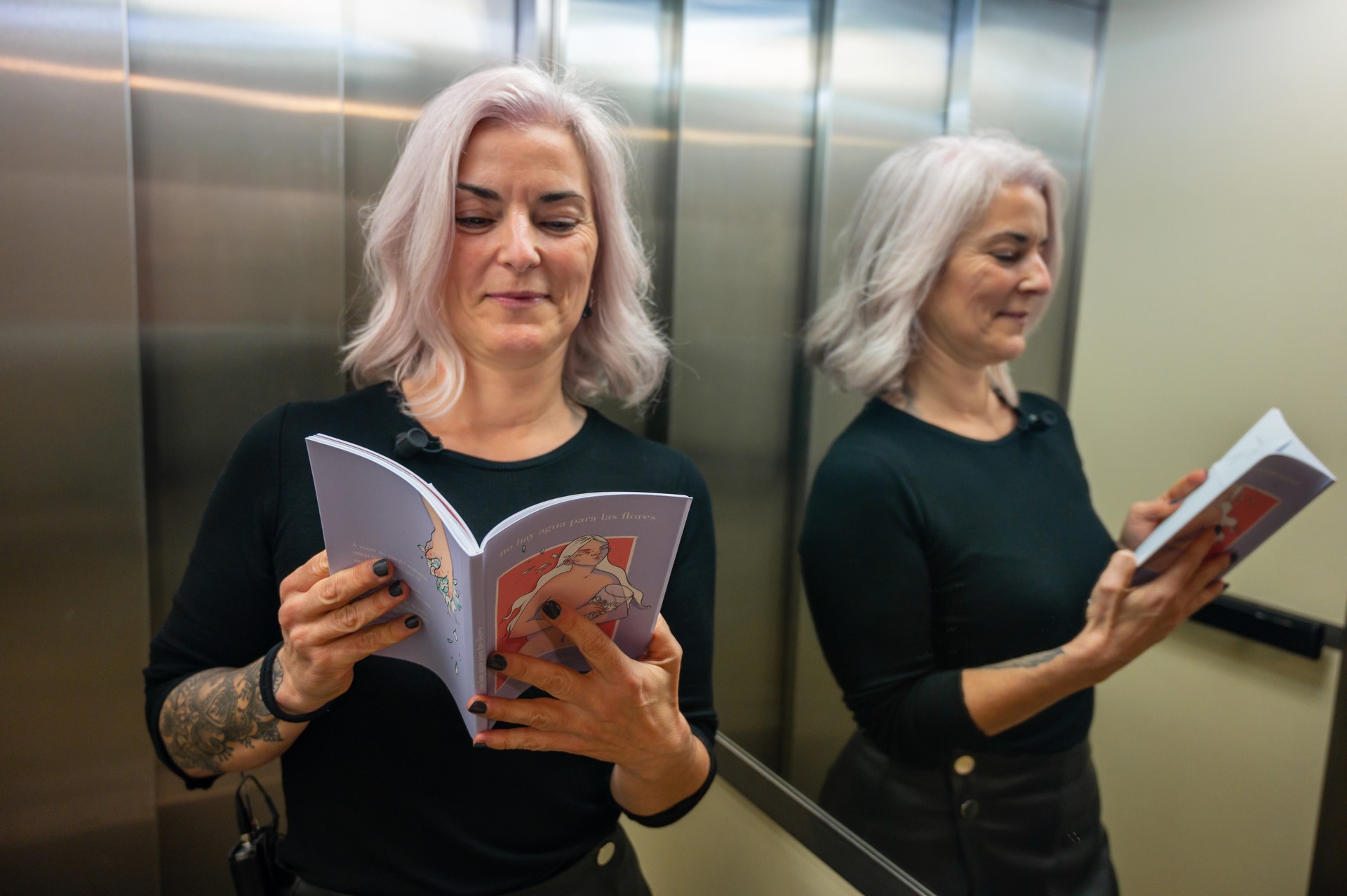 "Bizitzaren aurpegi krudela samurtzeko darabilt poesia"