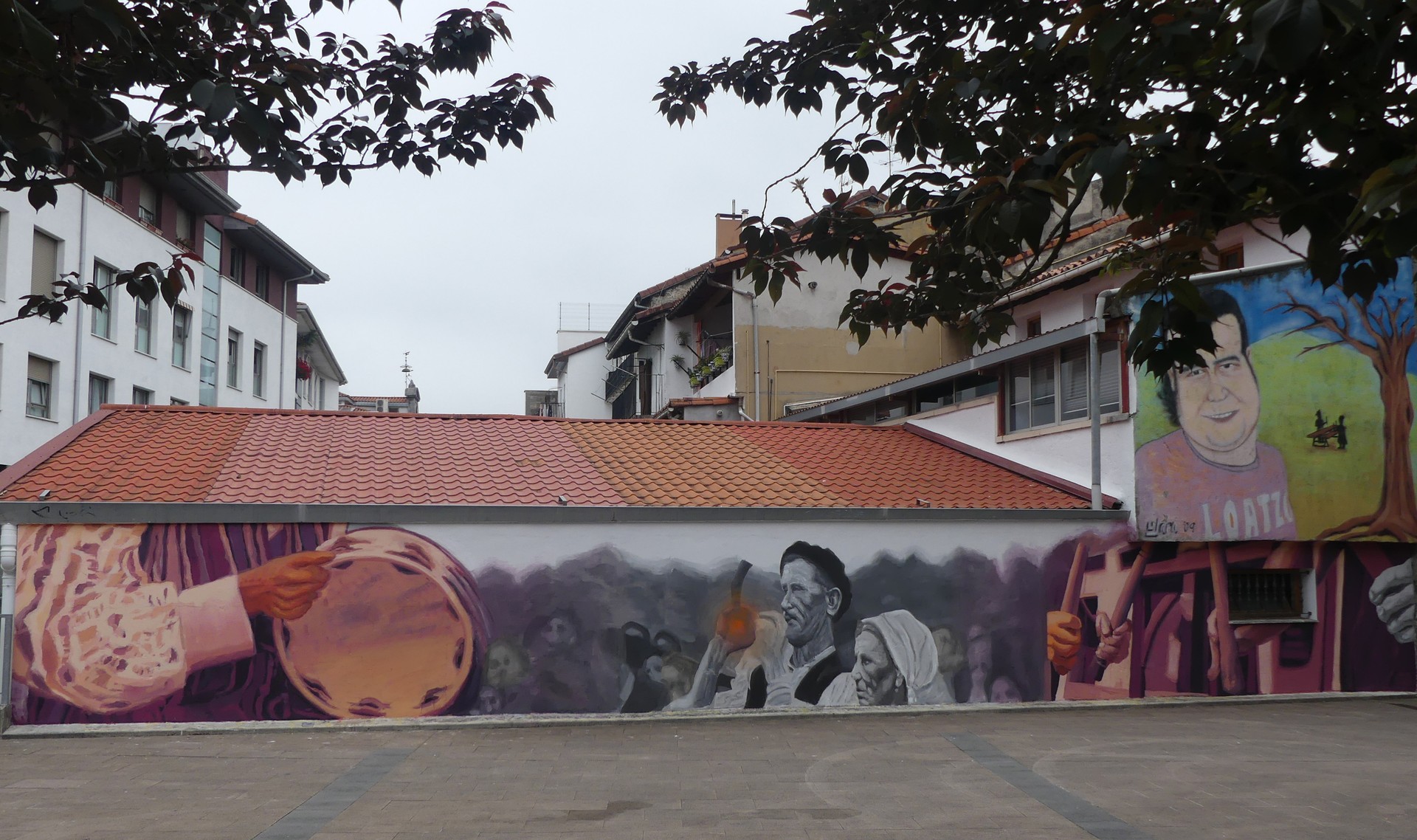 Mural berria Loatzo musika eskolako alboan