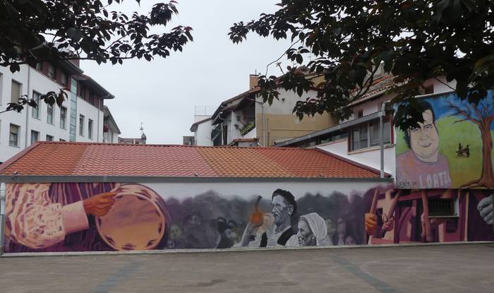 Mural berria Loatzo musika eskolako alboan