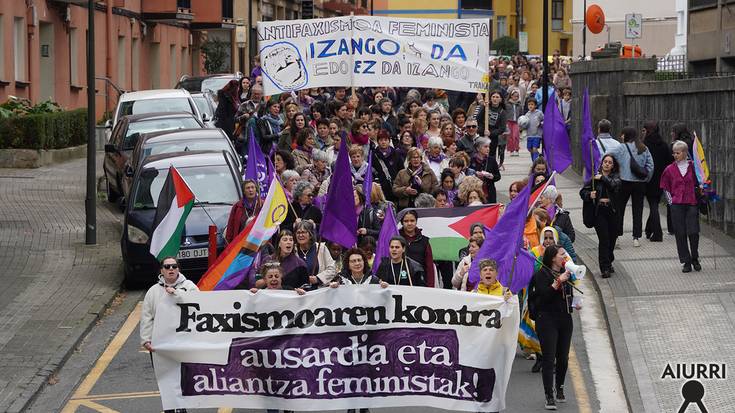 Borroka feminista eta antifaxista aldarrikatu dute herriko kaleetan