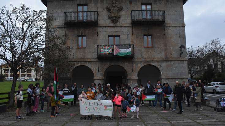Palestinaren aldeko aldarria, Zizurkilgo udaletxearen aurrealdean