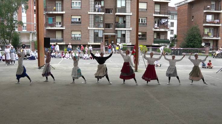 Urnieta Dantzan, Gazte Festan: Zuria