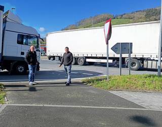 Irurain gaineko biribilgunean bizikleta erabiltzaile zein oinezkoentzat segurtasuna bermatzeko esku hartze urgenteak