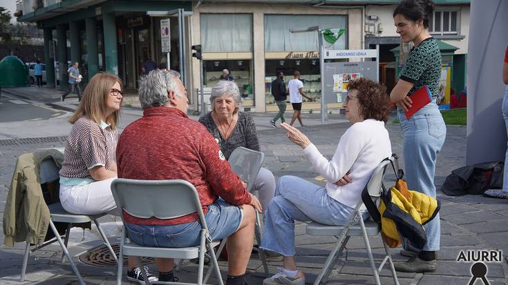 Mintzodromoa egin dute Plaza Morean
