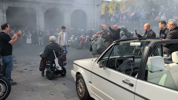 Beñat Fernandez "Pelontxu"ri omenaldia: Beñat motozaleekin Goikoplazan