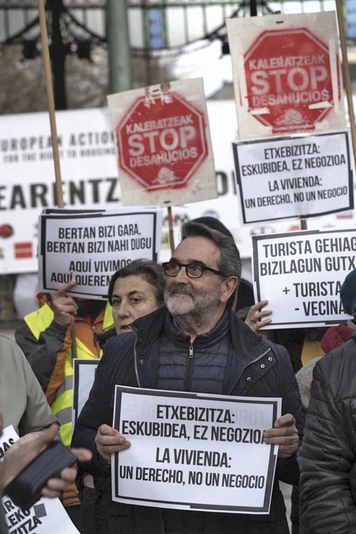 "Donostiako alde zaharra parke tematiko bilakatu dute"
