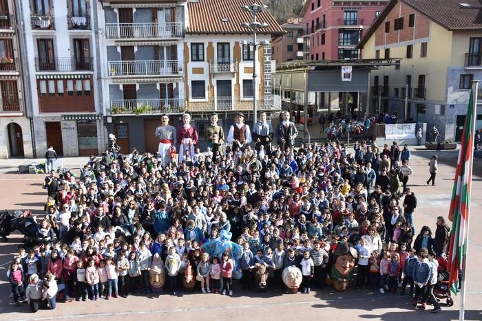 Maiatzaren 29an egingo dute Kilometroak 20 abestiaren aurkezpena