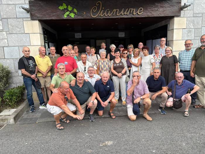 1957an jaiotakoen lagunarteko bazkaria