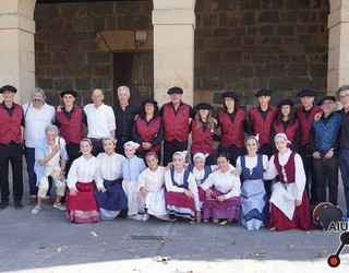 Musikari eta dantzarien esker ona ere jaso du Antton Jauregik