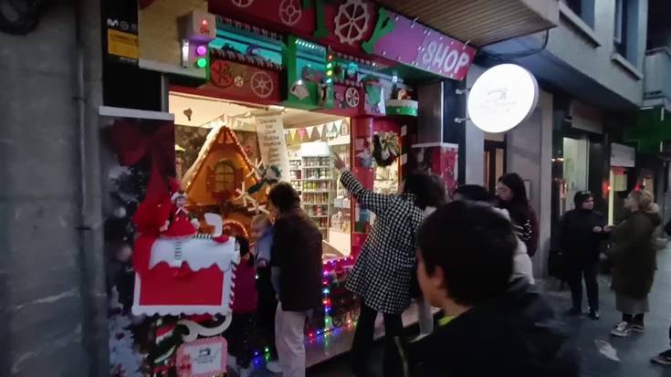 Eguberrietako erakusleiho aparta atondu dute Labores Arantzan