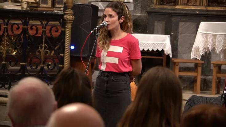 Alaia Martin, 50 urteko emakumea, tabernan sartu, eta, denak gizonezkoak