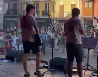 Gazte taldearen grina