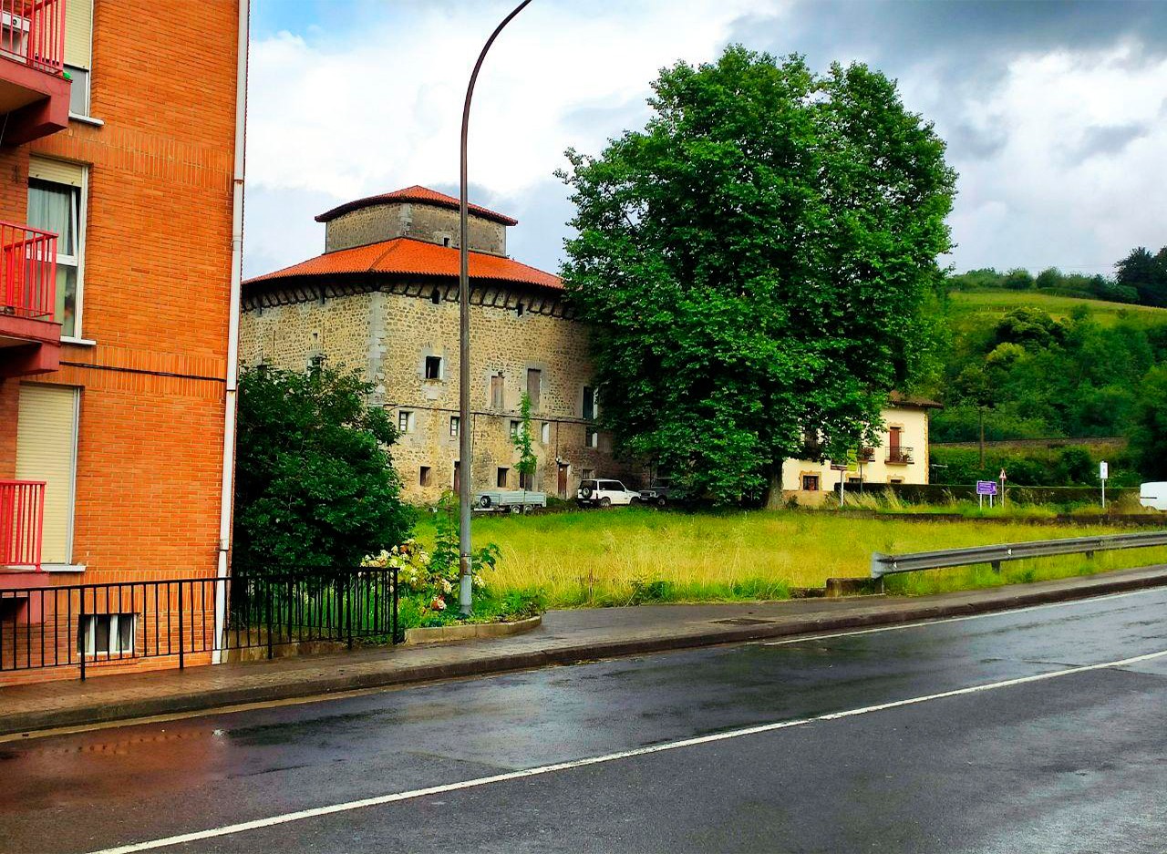 Iztuitza dorretxea, iragana eta oraina