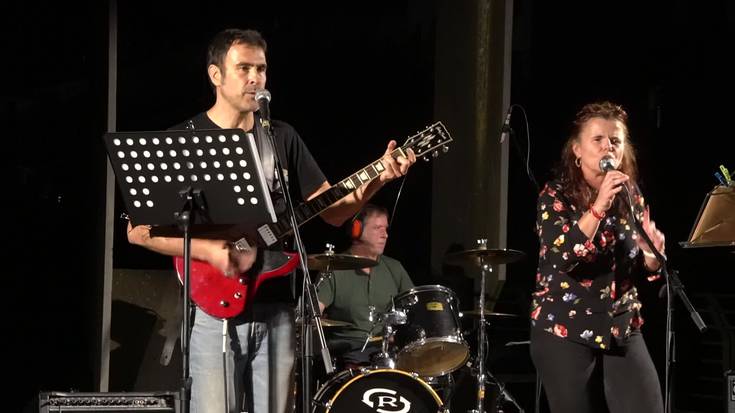 Aidurü taldea Larramendi Bazkunaren ekitaldian: "Euskalduntzeko metodo arina" (M-ak)