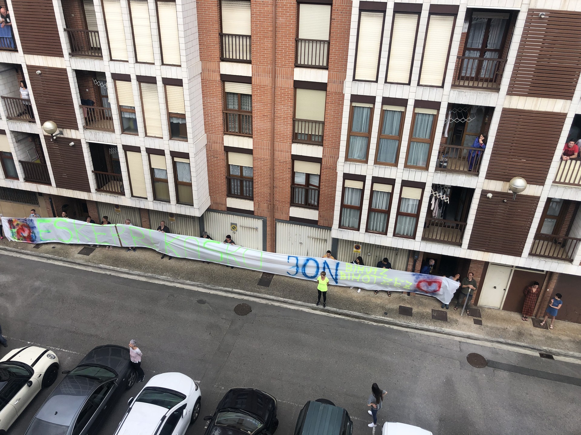 Jon Padillari omenaldia, Etxe-Ondo auzoan