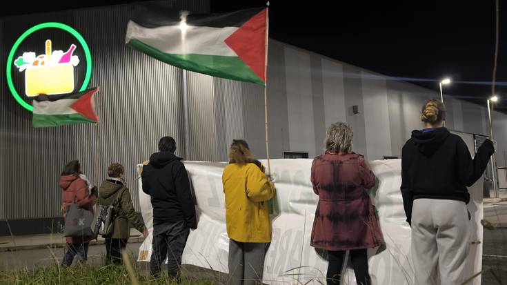 Protesta egin dute Mercadona saltokiaren aurrean, Israelgo produktuei boikota egitea eskatuz