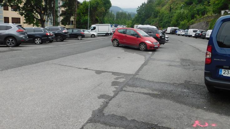 Txermingo aparkalekua asfaltatzeko lanak, amaitzear