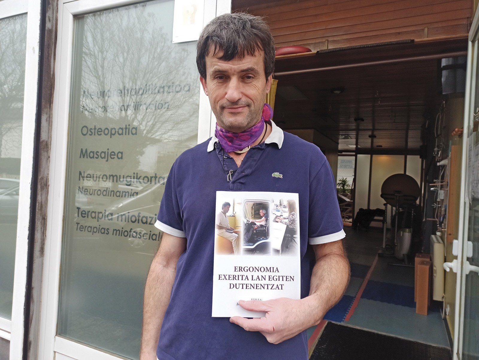 Bizkarezurra zuzentzeko ariketen esku-liburua