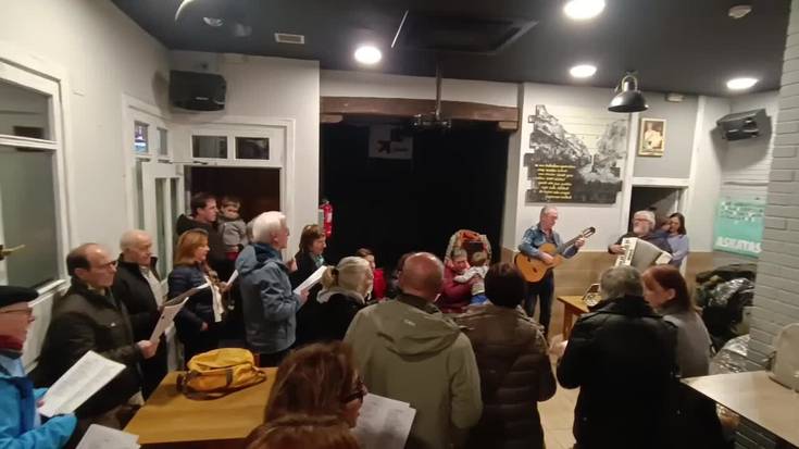 Kantuan eman diote amaiera Irunberriko urteurreneko ekitaldi-sortari