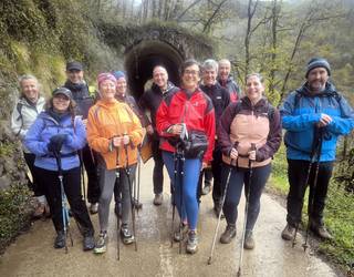 Leitzaran bailarako goi eta behe parajeetan barrena ibili dira ehunka mendizale, Aizkardiren 57. Mendi Ibilaldian
