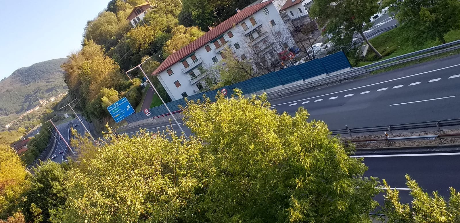 Motor-gidaria zendu da N-1 errepidean, Amasa-Villabonarako sarreran