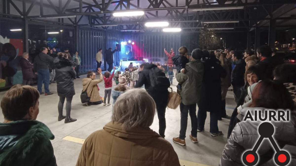 Mikeltxi disko-jartzaileak dantzan jarri zituen denak