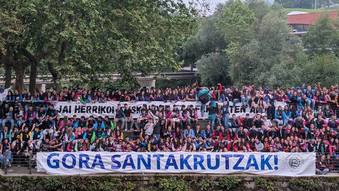 Gautxori mordoska bildu da tradiziozko argazkirako