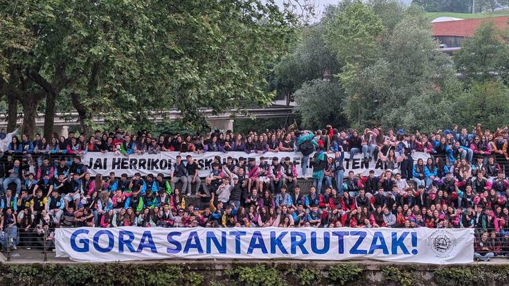 Gautxori mordoska bildu da tradiziozko argazkirako