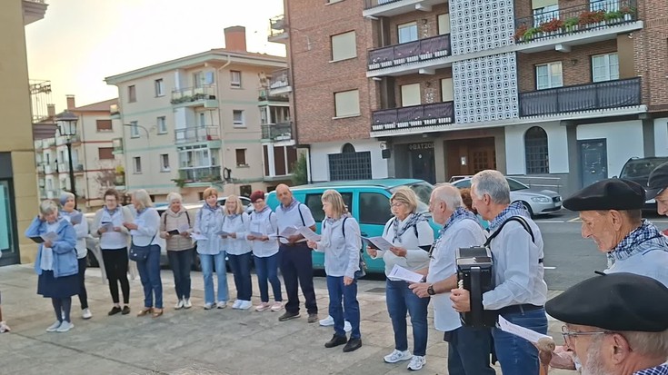 "Egunsentian gabiltza"