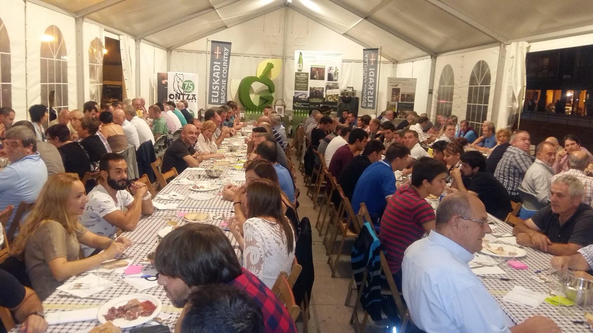 Sagardo txapelketa Zumea plazan
