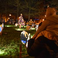 Eguraldiagatik, ostegunera mugitu du Magale-Salestarrak ikastetxeak Gabonetako argien piztea