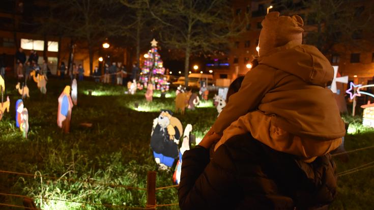 Eguraldiagatik, ostegunera mugitu du Magale-Salestarrak ikastetxeak Gabonetako argien piztea