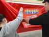 Berdura plaza apaintzen LGTBIQ+ fobiaren aurkako egunean