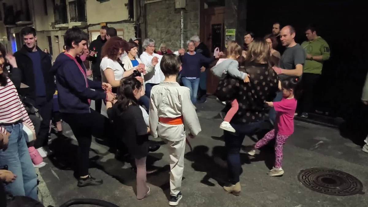 Bertso triki poteoa ospatu dute, Korrikaren atarian