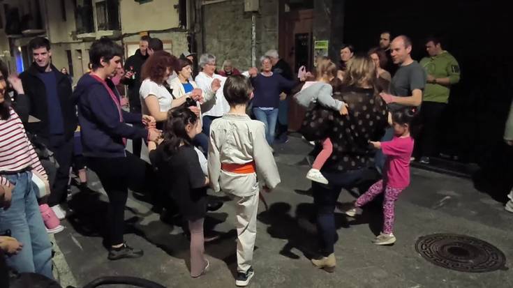 Bertso triki poteoa ospatu dute, Korrikaren atarian