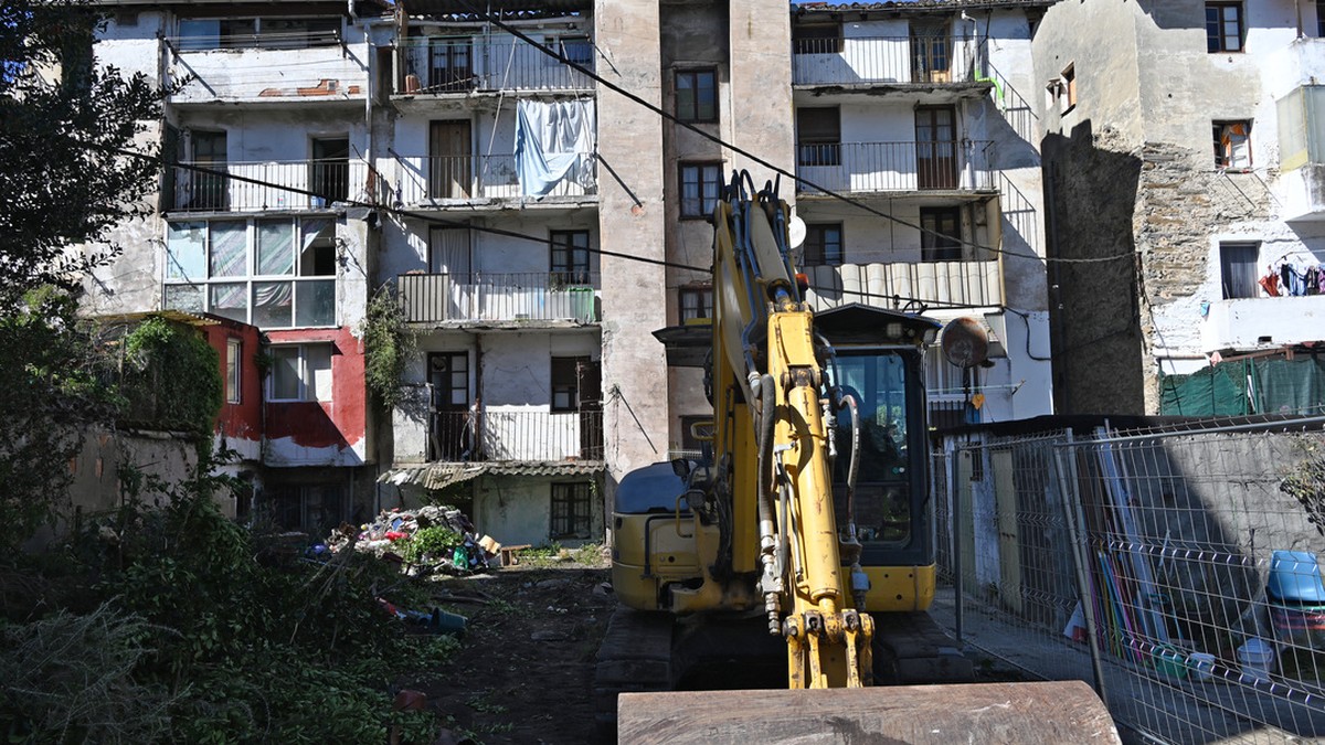 Prestaketa lanak, eraisketa berriei ekin aurretik
