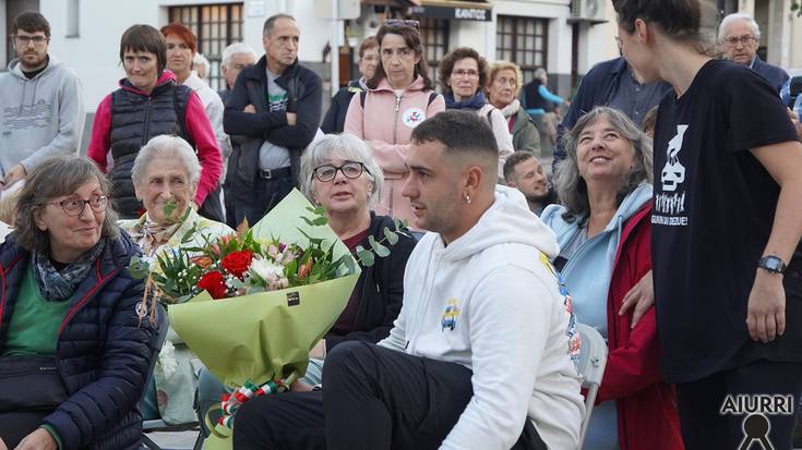 Erantzukizuna eskatu diete erakunde publikoei, Gurutze Iantziren omenaldian