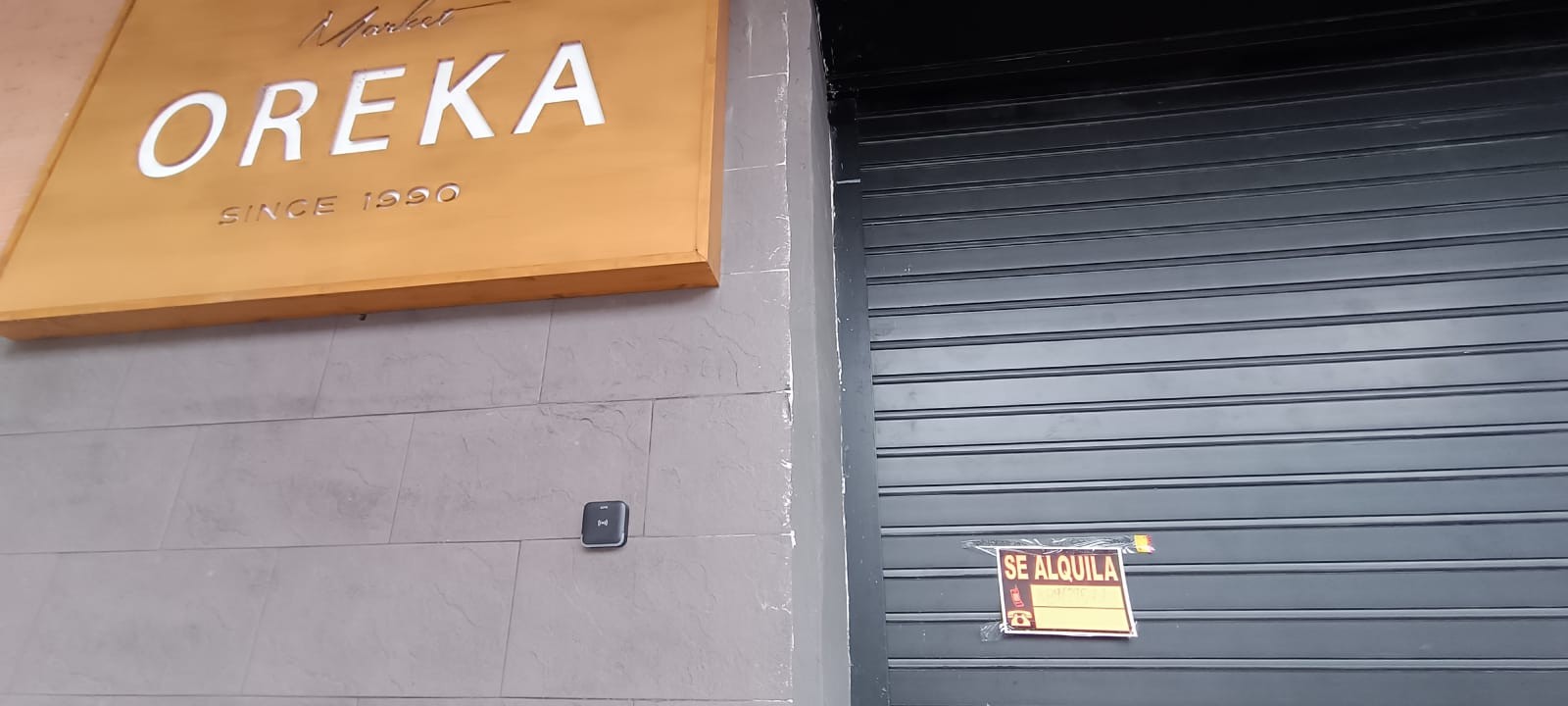 Oreka supermerkatuak ateak itxi ditu