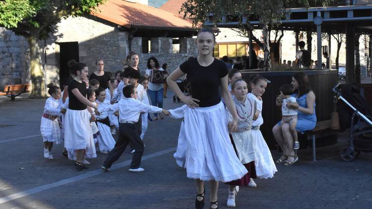 Dantza saio polita sua piztu aurretik