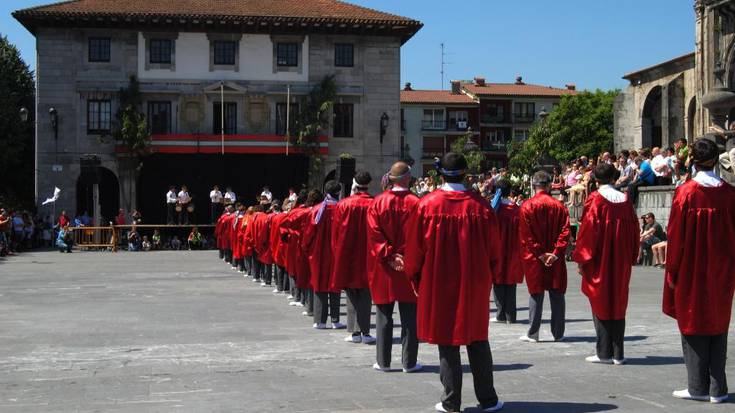 Eguraldia hotza baina giroa beroa Urnietan Errege magoei harrera egiteko